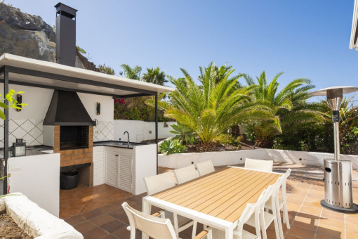 Outdoor kitchen with BBQ