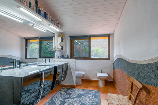 The villa offers 5 bathrooms