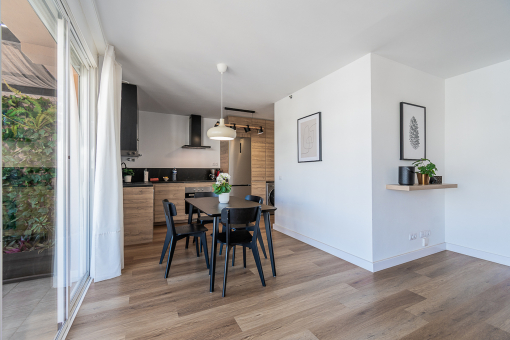 Dining area adjacent to the kitchen