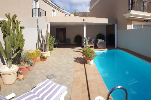 Spacious semi-detached house with private pool and sea views in Palm-Mar