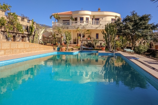 Freistehende Villa mit traumhaftem Blick auf  Berge und Meer