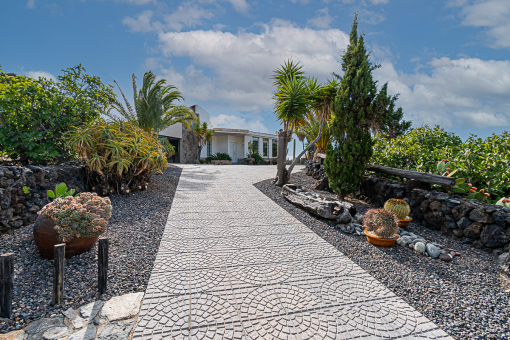 Drive way