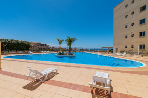 Beautiful newly renovated two-bedroom apartment in prime location in Playa Paraiso