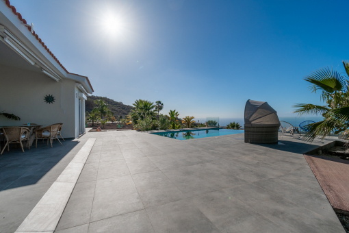 Magnificent villa in Chigora with large plot, private pool and stunning views