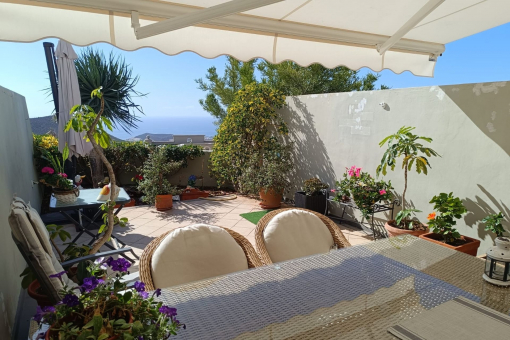 Wunderschönes Stadthaus mit atemberaubendem Meerblick in Águilas del Teide, Arona
