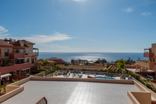 Apartamento de dos dormitorios con vistas al mar en la zona privilegiada de El Duque, Costa Adeje