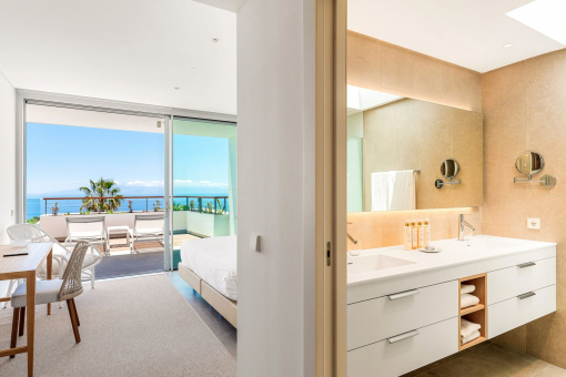 Badezimmer und Schlafzimmer