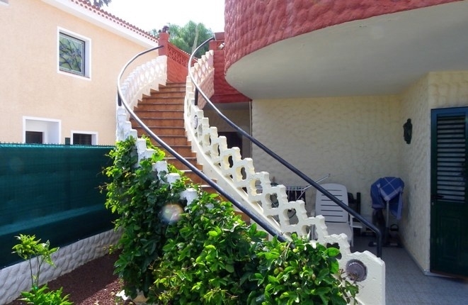 Curved exterior staircase 