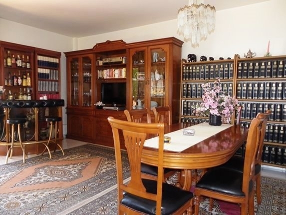 Bar and dining area in the salon