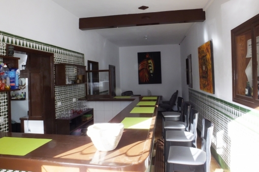 A very special buyiung opportunity:
House with cozy Bodega at a very favorable price.