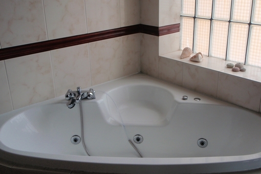 One of the bathrooms with bathtub