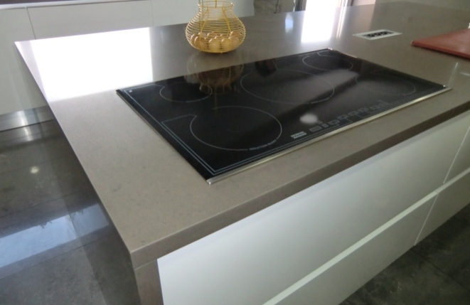 Ceramic stove with 5 hobs