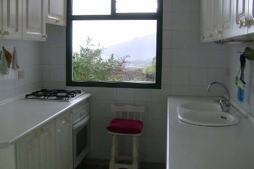 The kitchen with a fantastic view of the sea
