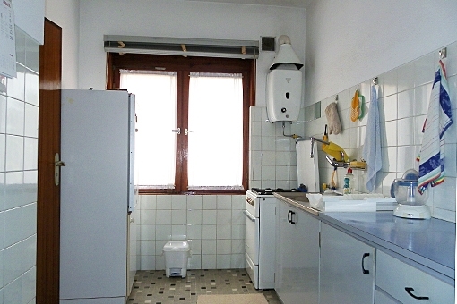 Bright and spacious kitchen