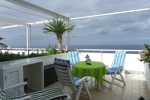 The sunny terrace with sea view