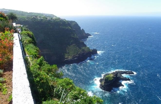 The romantic cliffs with Robinson Crusoe Island