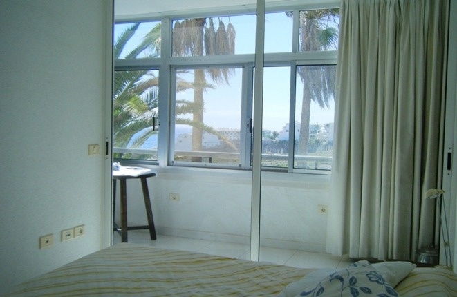  Bedroom with sea view 