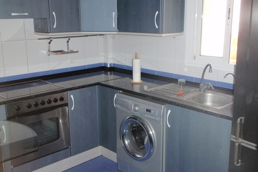 Fully equipped kitchen with washing machine