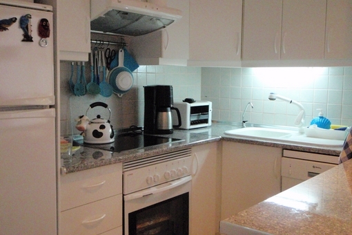 Bright fully equipped kitchen