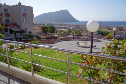 Modern apartment with one bedroom, pool and garage in first beach location to Playa La Tejita, in the south of Tenerife