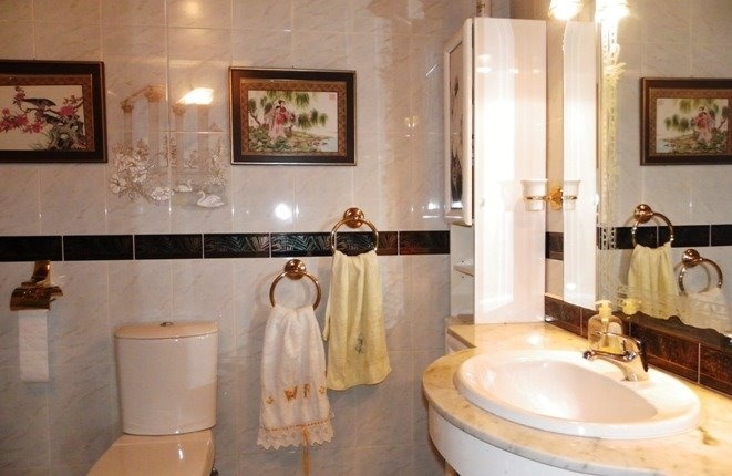 Another view of the bathroom