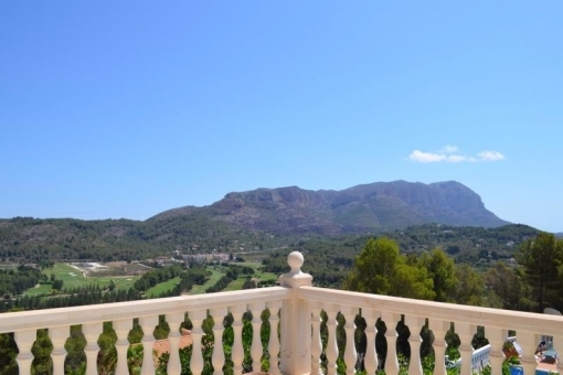 Villa in La Sella - Bergblick von der oberen Terrasse