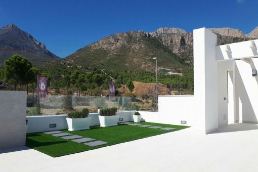 Garden with views to the surrounding mountains
