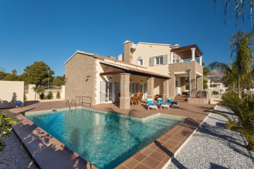 Stunning villa with pool in La Nucia, Alicante